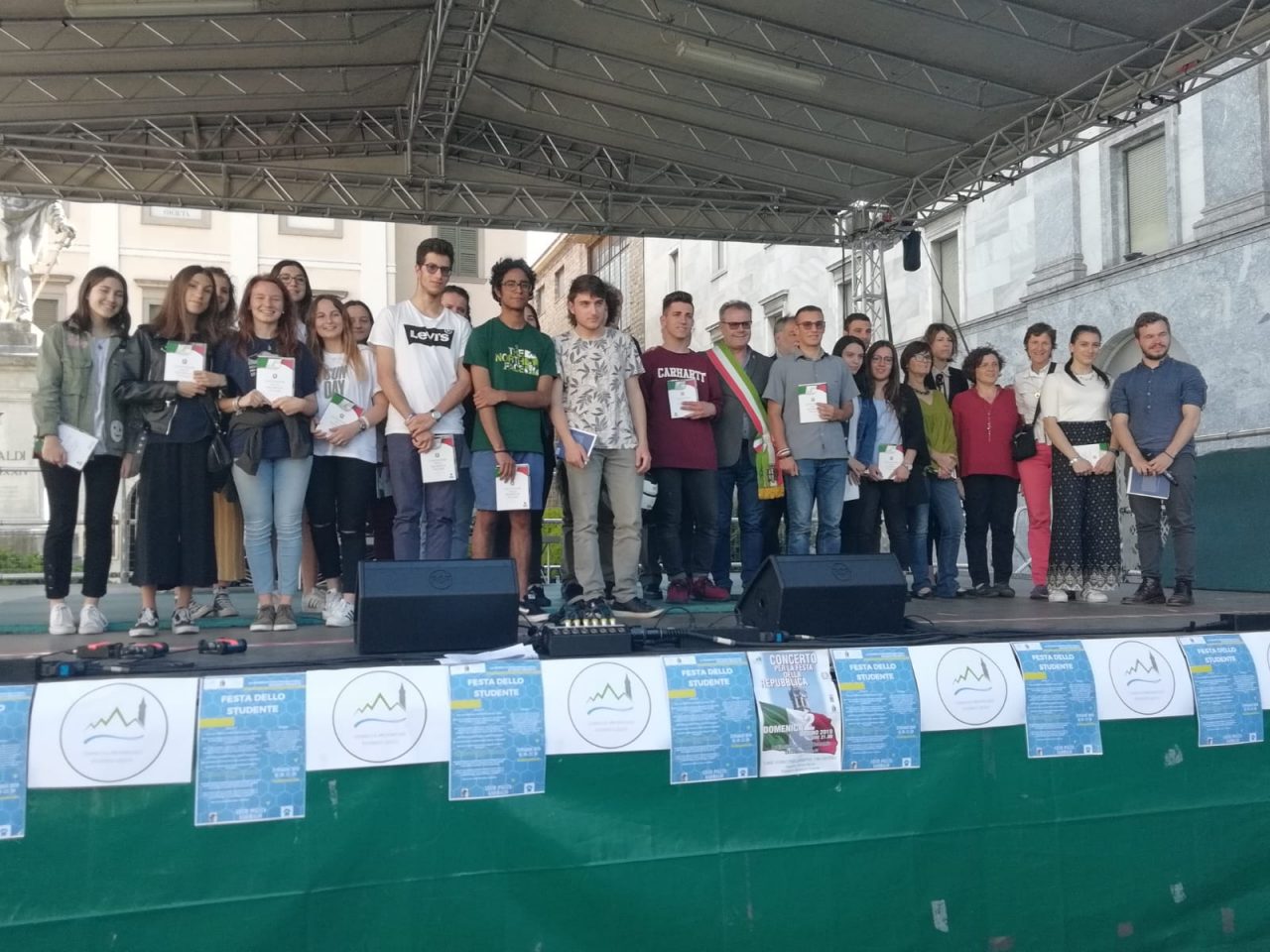 Consegnata la Costituzione ai neo diciottenni lecchesi