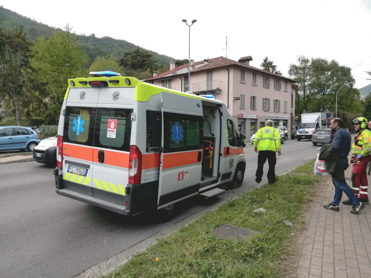 Macchina tamponata investe una 85enne FOTO