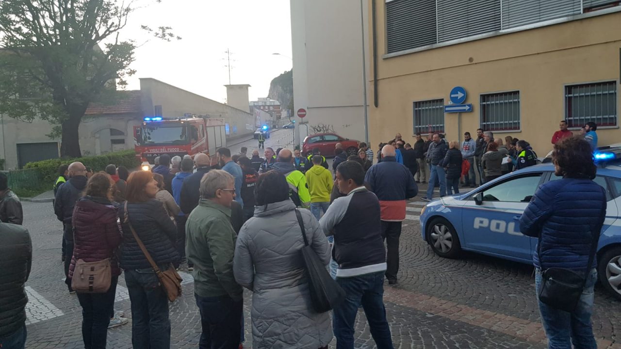 Falso allarme pacco bomba: paura in sala Ticozzi