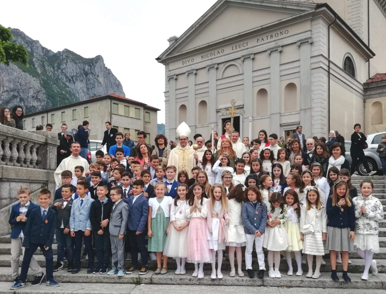 La prima Comunione celebrata dal Prevosto don Milani