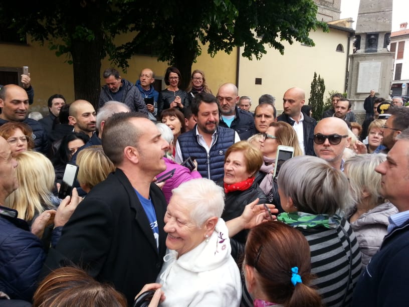 Matteo Salvini a Brembate, tra bagno di folla e contestazione FOTO