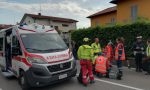 Cade in bici e batte la testa contro un pilastro: paura per una trentenne FOTO