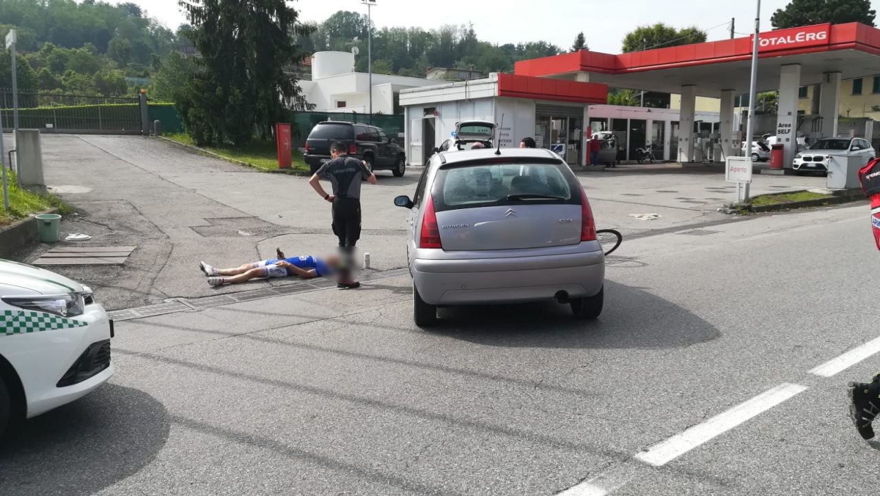 Ciclista travolto sulla Provinciale