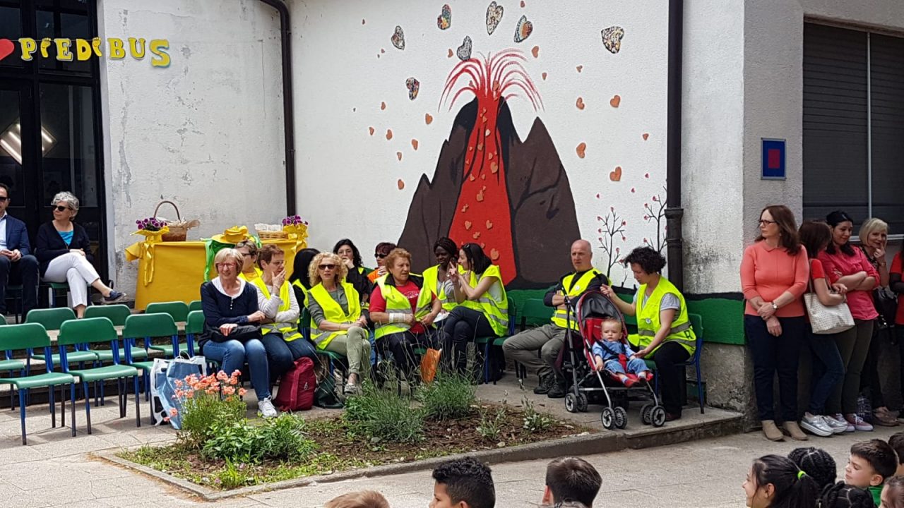 Calolzio: inaugurato il nuovo murales alla Primaria di Foppenico FOTO