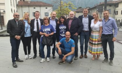 Salvini irrompe a Valmadrera e "bacchetta" don Tommaso