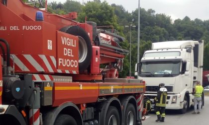 Camion fermo, accesso alla Statale 36 bloccato per due ore