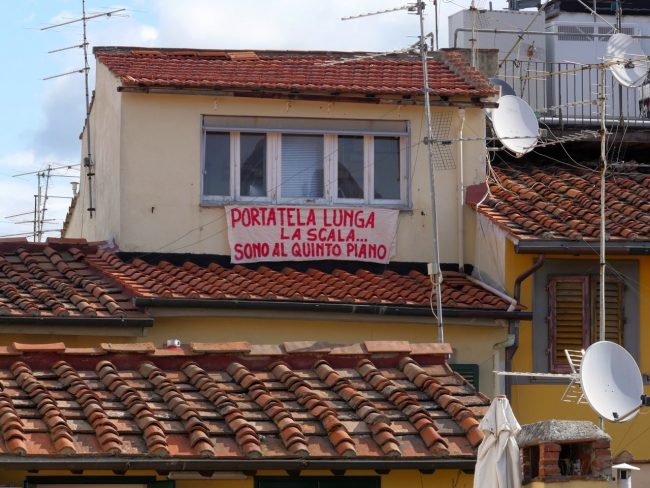 Striscione su Salvini a Firenze, sfottò al ministro dopo il caso Brembate