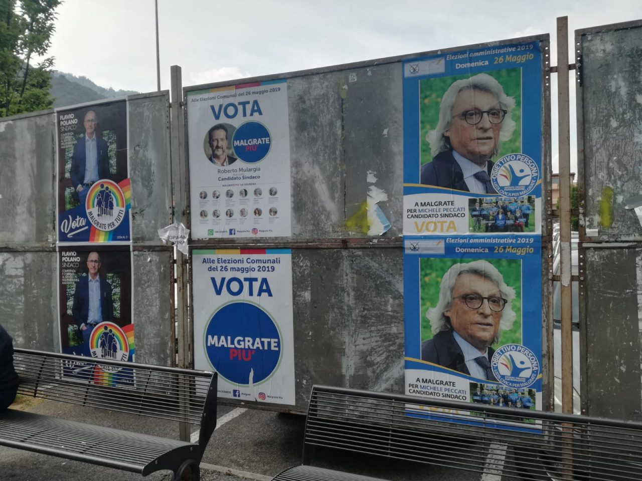 Manifesti strappati, Malgrate Futura nel mirino dei vandali