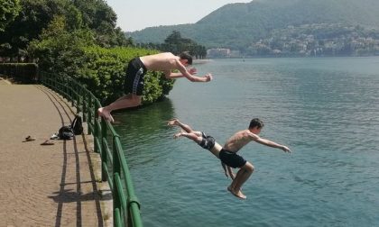 Tuffi e tintarella: così i lecchesi "resistono" nella giornata più calda FOTO