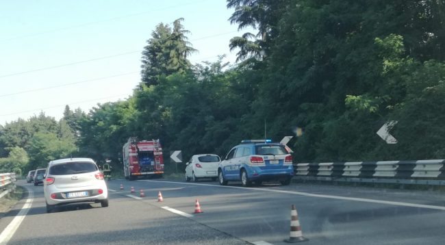 Un altro incidente in Statale: auto si ribalta sui curvoni di Briosco – TRAFFICO BLOCCATO