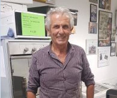 Va in pensione lo storico barista del liceo