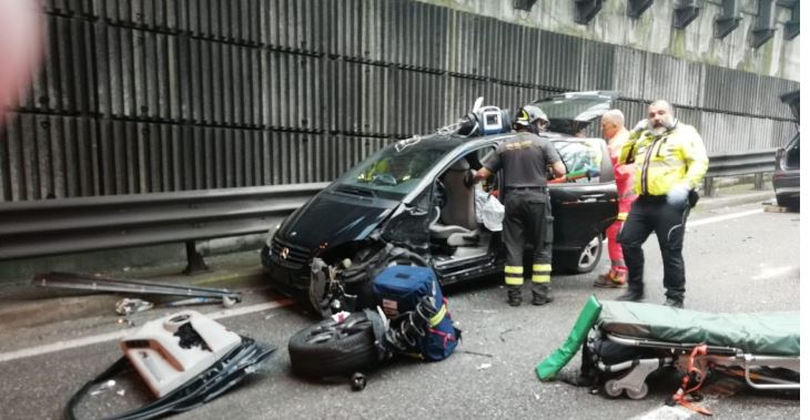 Maxi scontro all’imbocco della Lecco-Ballabio FOTO – TRAFFICO IN TILT