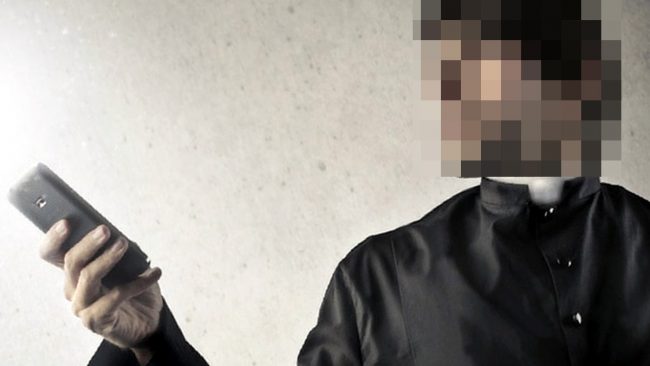 Sesso con il parroco e poi gli estorcono 6mila euro