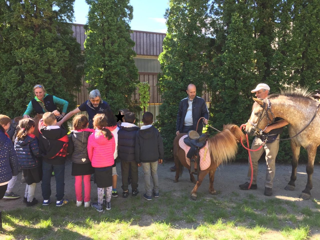 I veterinari dell’Ats Brianza portano gli animali nelle scuole di Lecco FOTO