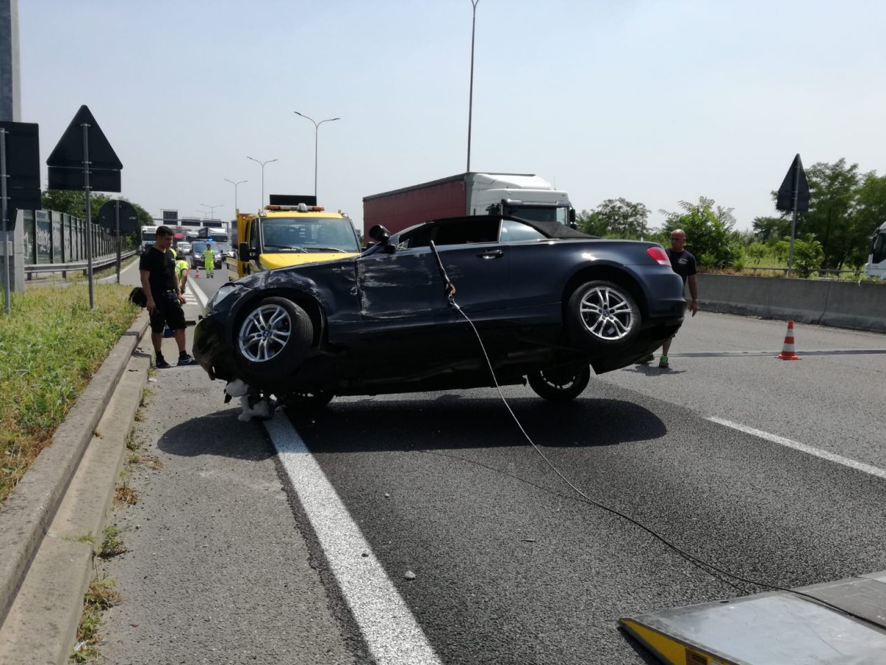 Ubriaco prende la cuspide e si ribalta in Statale 36 FOTO