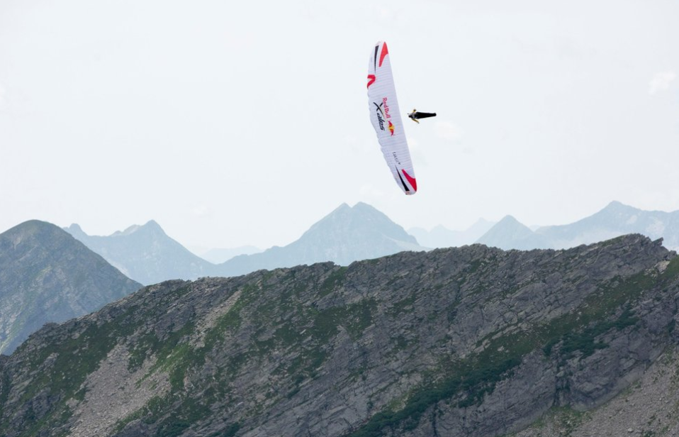 Precipita con il parapendio all’Alpe di Chiaro: senza scampo un 31enne