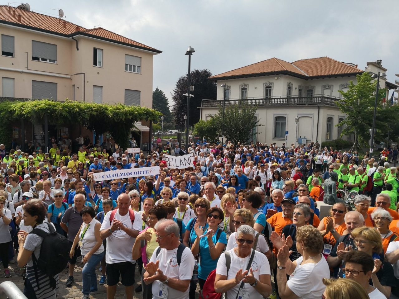 Imbersago pacificamente invasa: 1400 persone al raduno dei gruppi di cammino FOTO E VIDEO