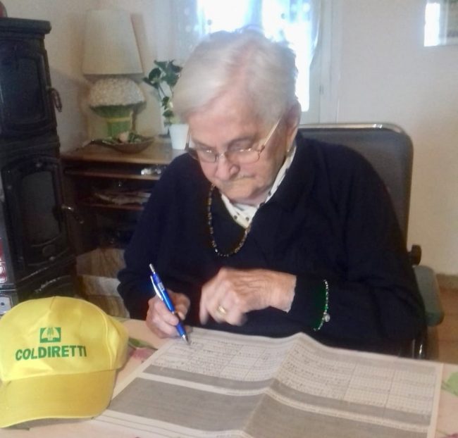 Nonna Angela a cento anni difende il Made in Italy