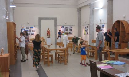 Arte e carità: aperta la mostra dei mobili del Mato Grosso