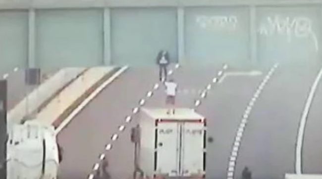 Camionista salva aspirante suicida di 19 anni a Pozzuolo Martesana