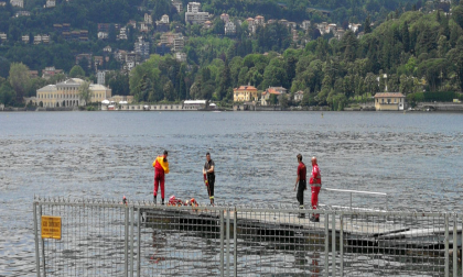 Giovane si tuffa nel lago e non riemerge: ritrovato dai sommozzatori, è morto in ospedale FOTO e VIDEO