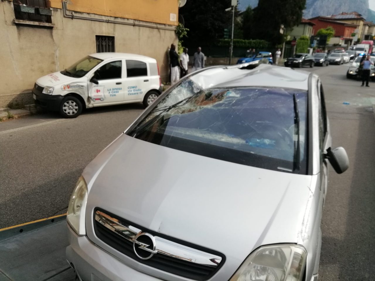 Paura per un’auto ribaltata sulla Provinciale: coinvolto anche un bimbo di 3 anni FOTO
