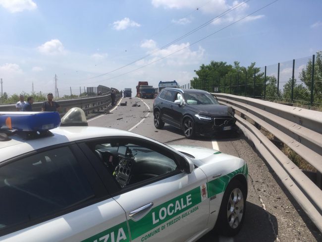 Incidente frontale con un trattore, coinvolto un brianzolo