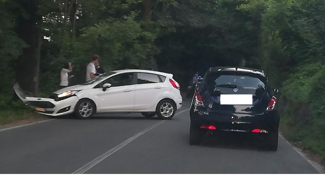 Auto fuori strada a Monticello