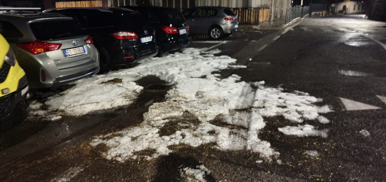Paura e danni per la super grandinata FOTO IMPRESSIONANTI