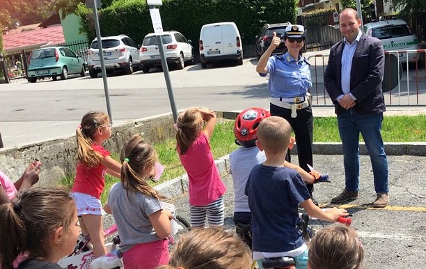 I bimbi di Ballabio ricevono il patentino stradale