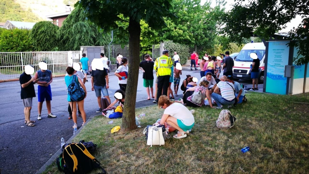 Colpo di calore: 10 bambini in gita si sentono male sul bus