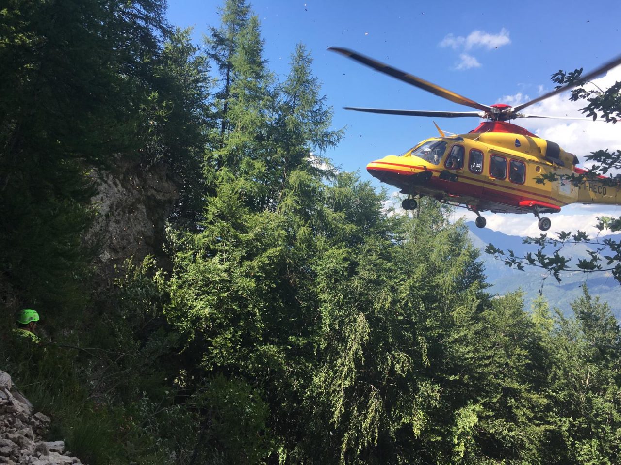 56enne precipita in Grigna: trasportato in elicottero in ospedale. E’ in condizioni serie FOTO E VIDEO