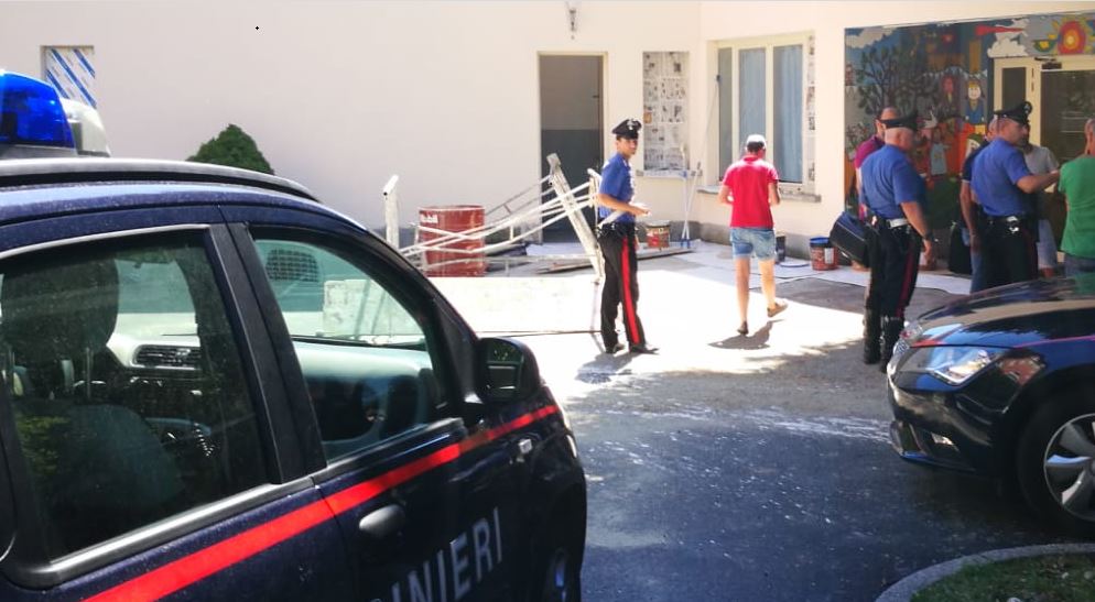 Grave incidente nel cantiere della scuola, 42enne cade dal ponteggio: è in condizioni serie