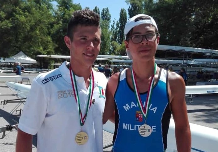 La Giunta premia due giovani civatesi campioni di canottaggio