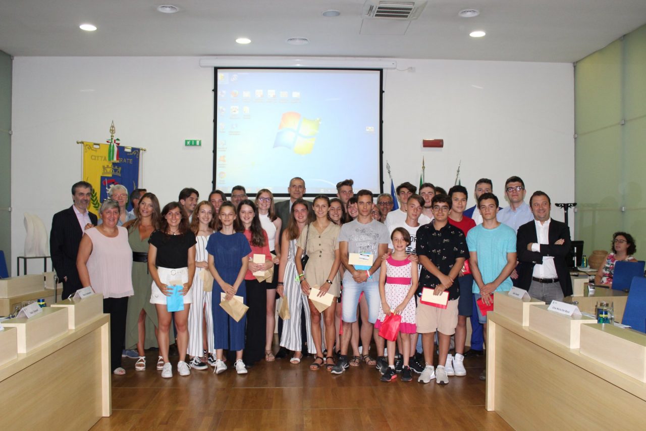 Consegnate in Consiglio a Merate le borse di studio agli studenti eccellenti FOTO