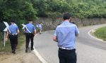 Blitz nel bosco della droga, spacciatori in fuga FOTO