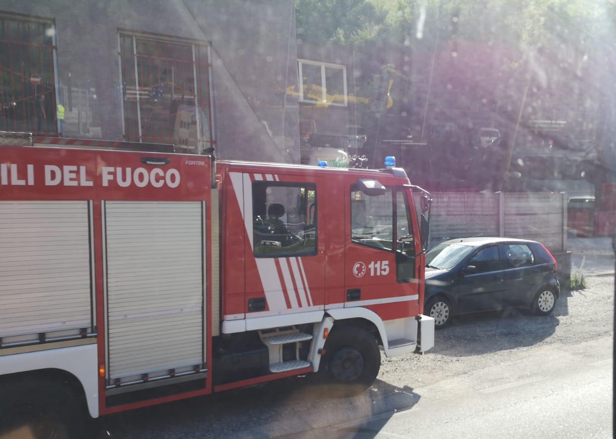 Braccio incastrato in un macchinario: grave incidente sul lavoro a Cortenova