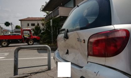 Scontro tra auto e trattore: una 46enne finisce in ospedale