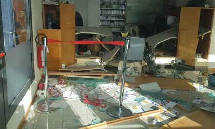 Furto in banca, i ladri devastano la filiale FOTO