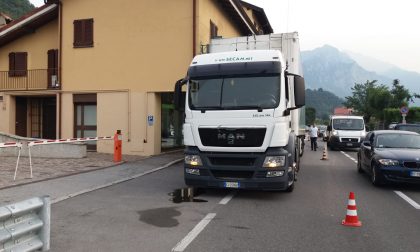 Camion in panne sulla Provinciale: traffico fortemente rallentato FOTO