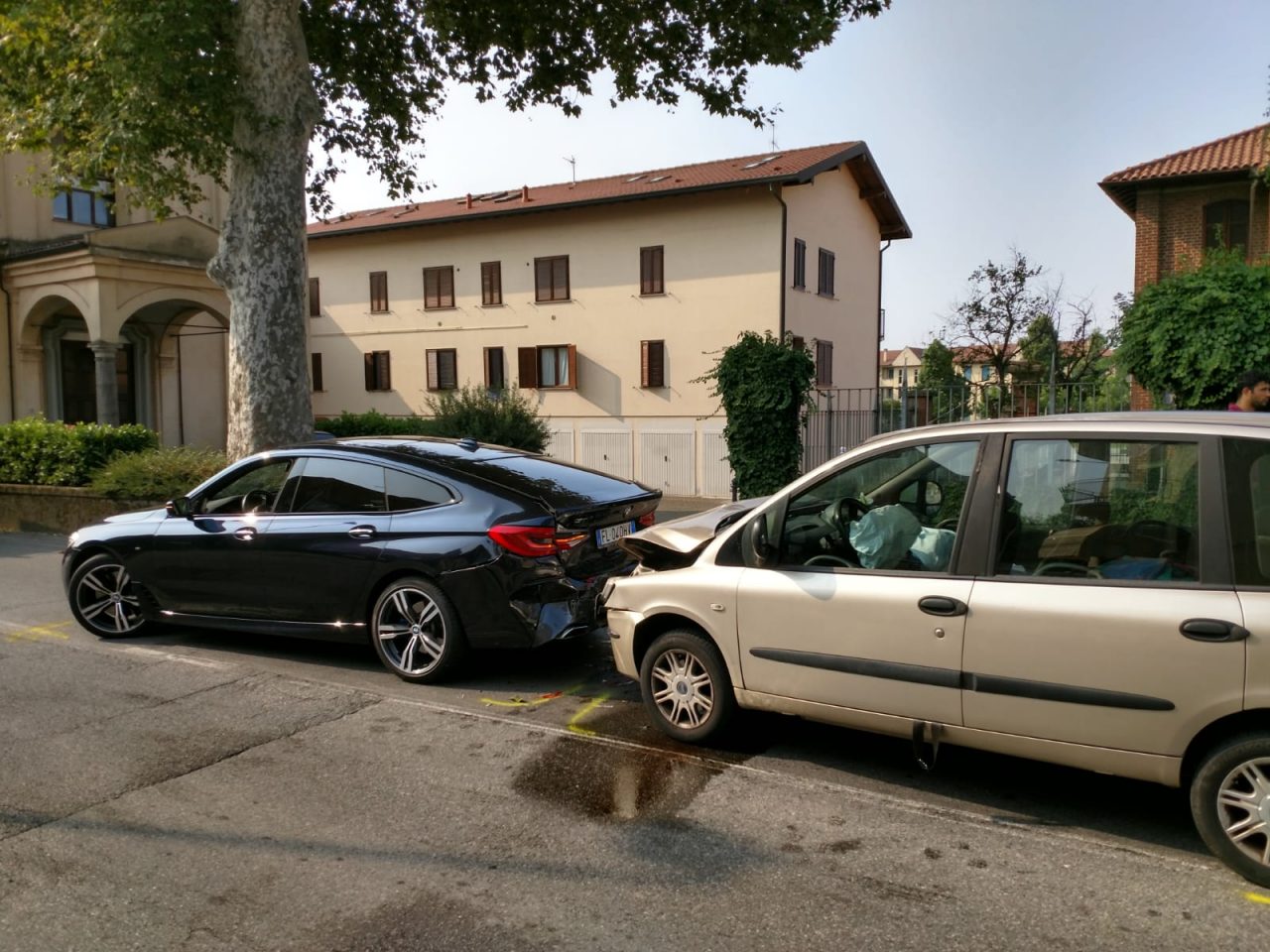 I freni “fanno cilecca”: botto tra auto FOTO