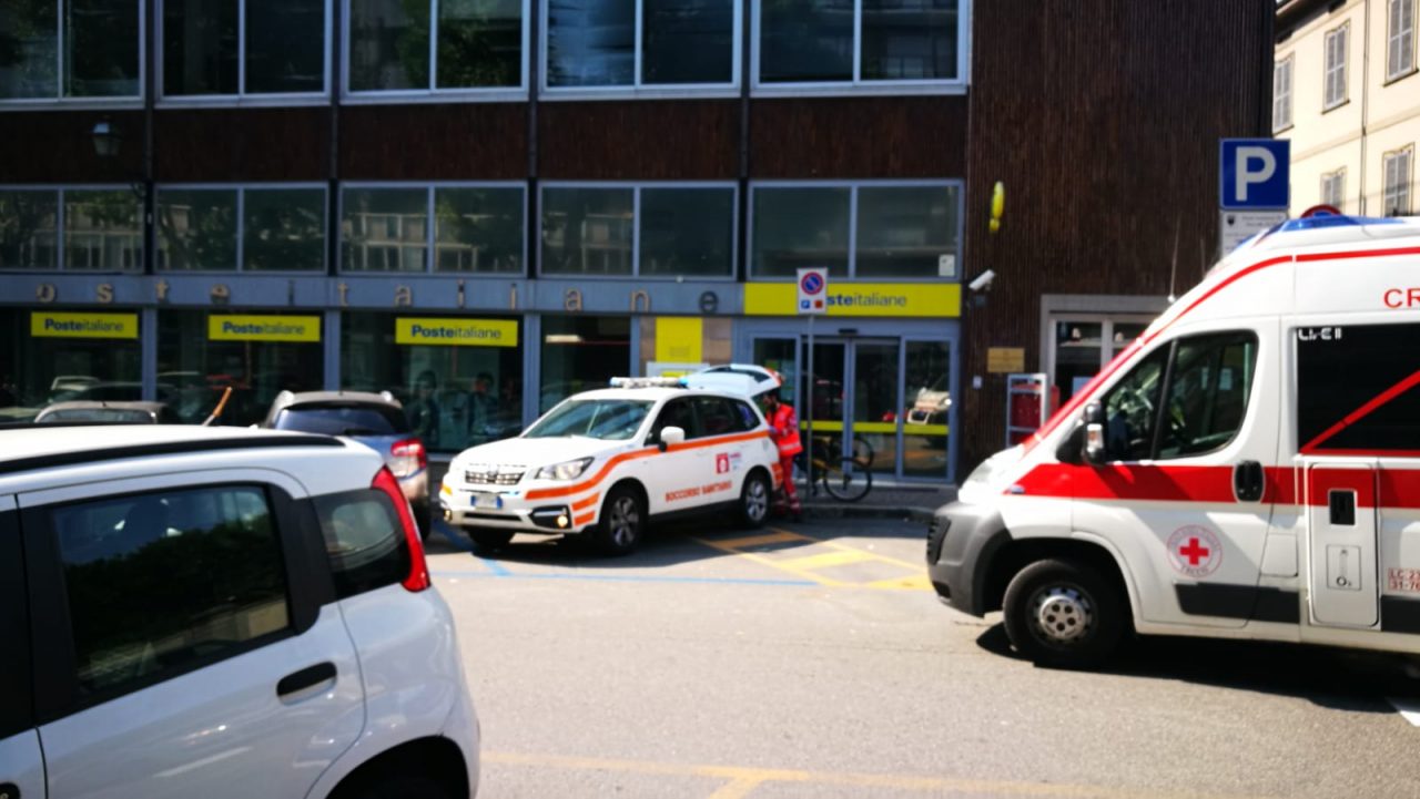 Rissa davanti alle poste, ferito un 54enne FOTO