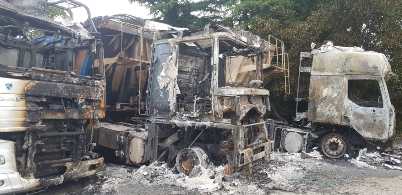 E’ doloso l’incendio di tre camion in un’azienda di Brivio VIDEO