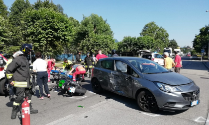 Incidente auto - moto: centauro a terra FOTO