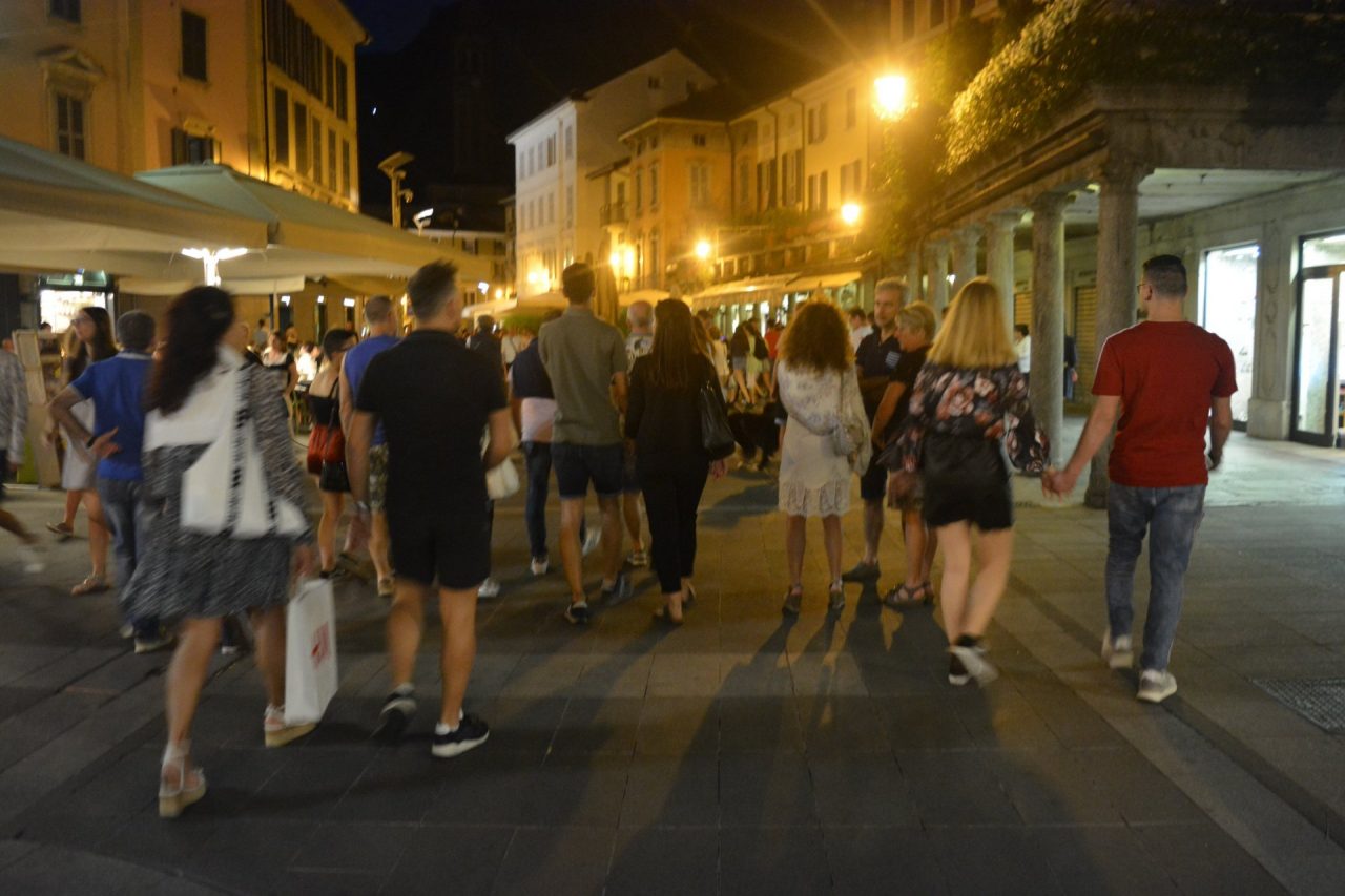 Un altro giovedì a Lecco all’insegna dello Shopping di Sera