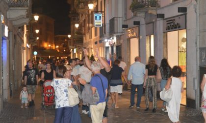 Saldi by night a Lecco con shopping di sera