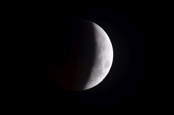 Martedì sera a Lecco largo alla Luna con la “Notte d’Argento”