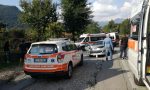 Schianto nei pressi del curvone maledetto: auto tampona una vettura in avaria. Soccorsi anche tre bambini FOTO