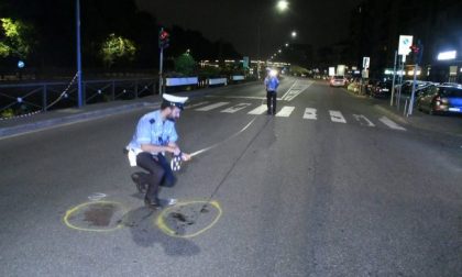 Scooter travolge bimba di 8 anni sulle strisce: è caccia al pirata