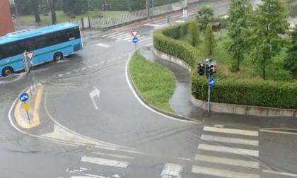 Nubifragio su Meratese e Casatese: fiumi d'acqua in strada VIDEO
